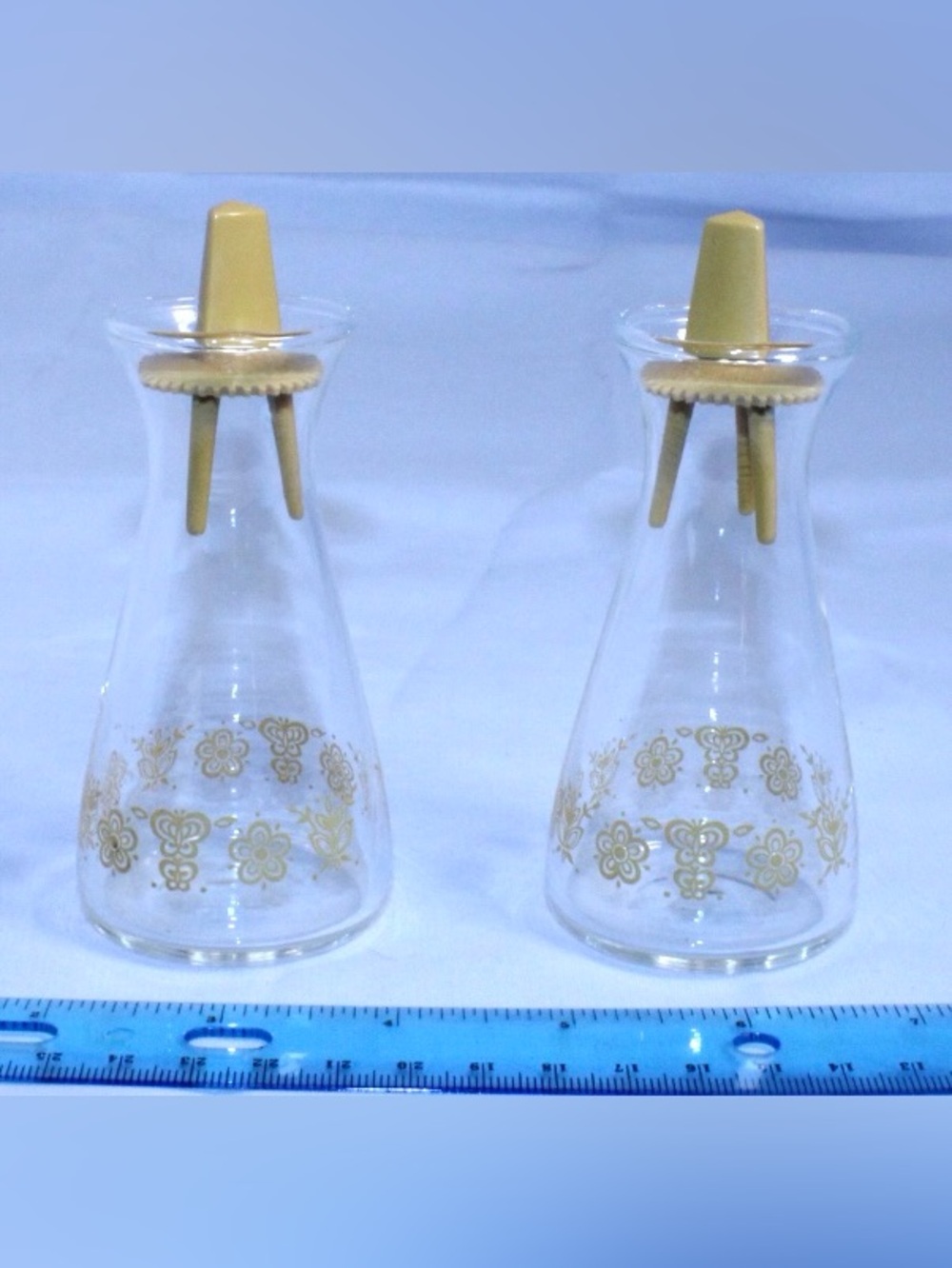 Pyrex Butterfly Gold Salt and Pepper Shaker Set - Picture 4 of 8